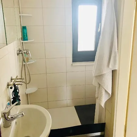Ruhige, Moderne Mit Terrasse Apartman